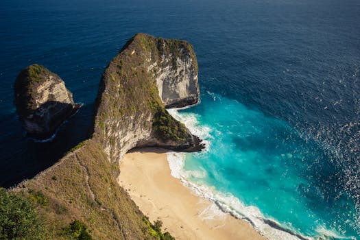pexels-photo-2711640-2711640 Stunning aerial view of the iconic Kelingking Beach in Bali, showcasing turquoise waters and dramatic cliffs.